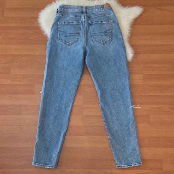 American Eagle Outfitters Strigid Mom Jean Distressed Straight Leg 4R - Picture 9 of 10